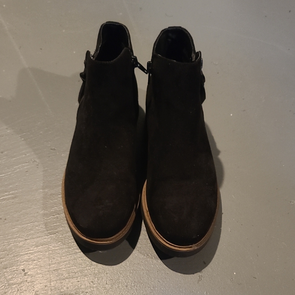 Esprit Black and Brown Boots Sleek Minimalist Design